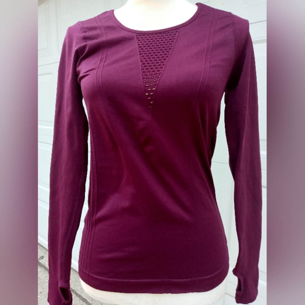 Fabletics fitted cut out top